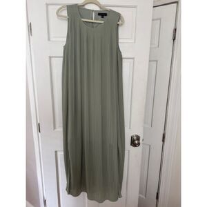 Banana Republic Pleated Maxi Flowy Dress, Green Sage Bouquet, Medium.